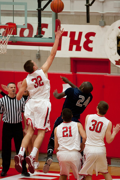 Boy's basketball finishes Thanksgiving tournament 3-1