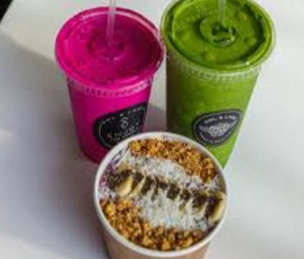 Most students enjoy fresh juices and smoothie bowls, which include mixed fruit, almond milk and a variety of toppings. Smoothie bowls are also vegan friendly. 
