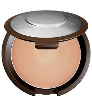 This highlighter adds the perfect finishing touch to the outfit. The creamy consistency of it will keep the makeup looking dewy, glowy, and fresh. 
