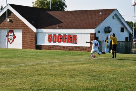 Boys soccer prepares to face LT