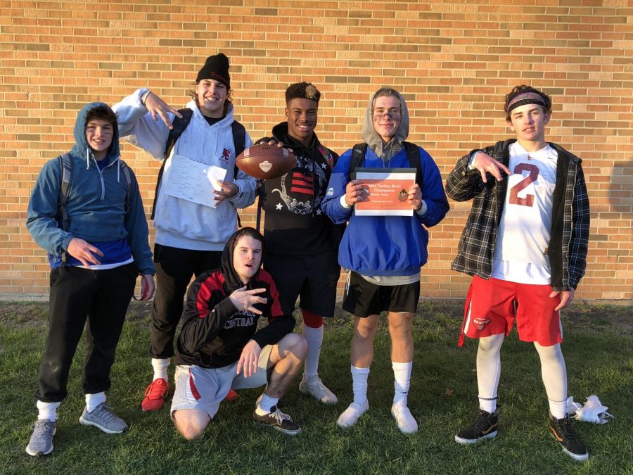 The+winning+team+at+the+Turkey+Bowel+consisted+of+seniors+Matt+Bjorson%2C+Garrett+Oakey%2C+Nick+Biancalana%2C+and+Lonnell+Smith.+Junior+Aidan+Cruickshank+and+sophomore+Guy+Goss+were+also+on+the+team.