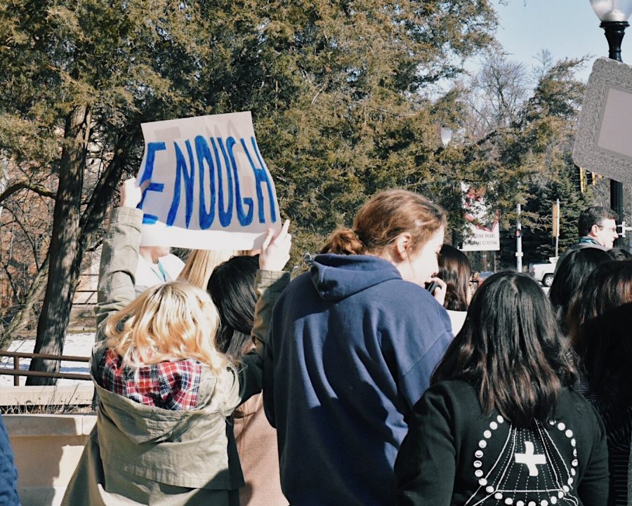 On Wednesday, March 14 at 10 a.m., many students participated in the National School Walkout. During the walkout, organizers read the names of those killed in the Parkland shooting and released balloons in their memory. Then, students moved to the front of the school with chants and posters expressing their opinions toward gun violence. Parents and media correspondents watched on as the event occurred.