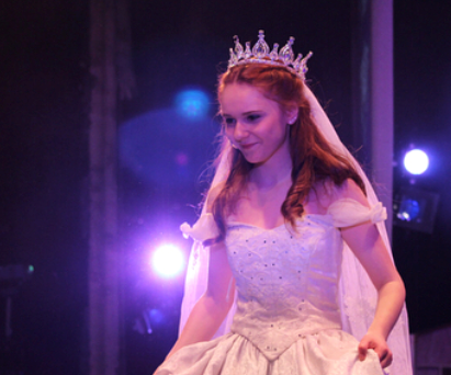 Sophomore Emma Gordon played Cinderella in the spring musical of Rodger and Hammersteins version from April 19 -21. 