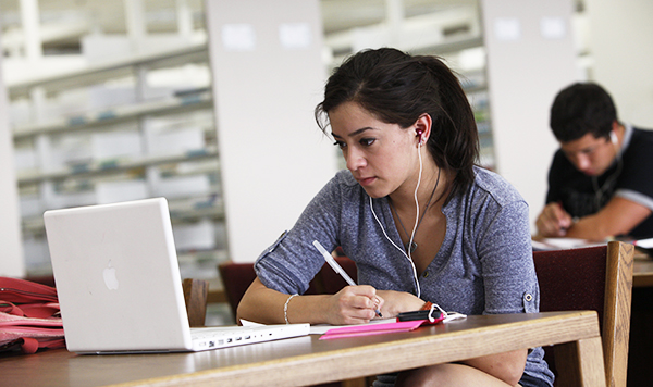 As students prepare for AP Exams and finals, many listen to music while studying to simultaneously calm their nerves and make the most of their study session. 