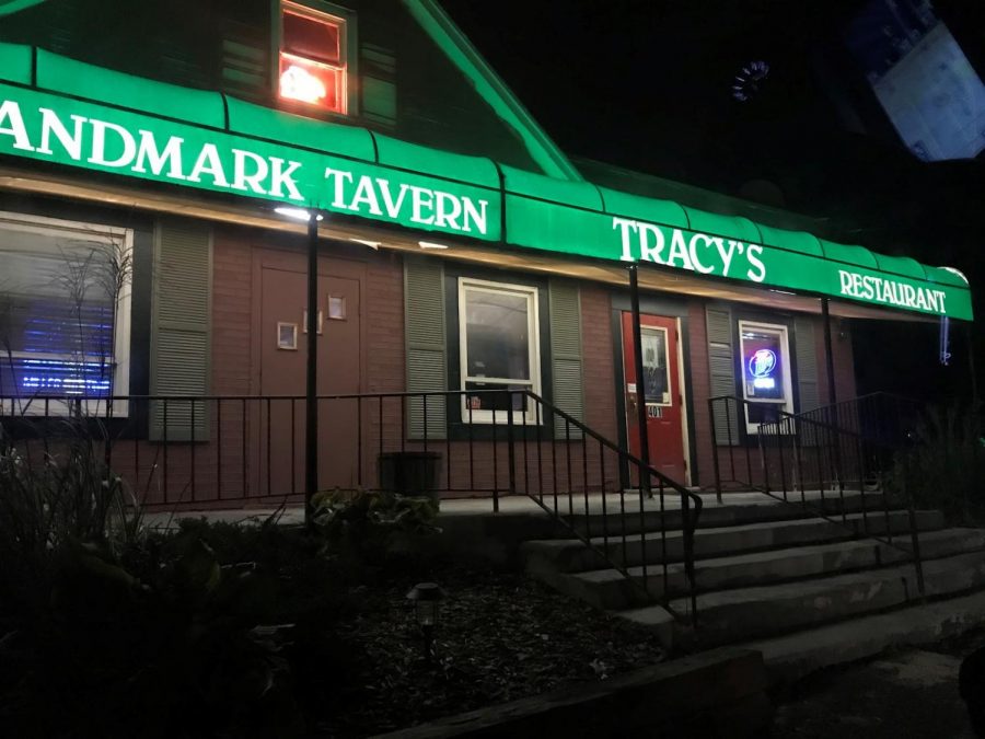 For students looking for a place to get a good burger and view sports games, Tracys Tavern in Clarendon Hills offers both. 