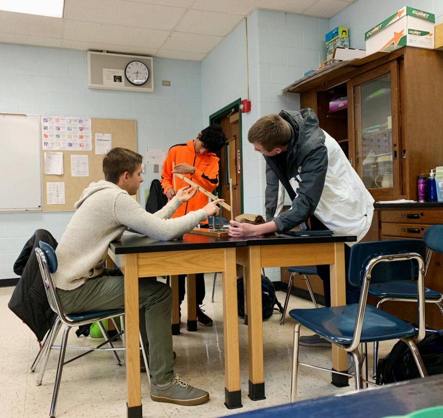AP+Physics+students+work+on+their+energy+unit+with+a+lab+using+simple+machines.