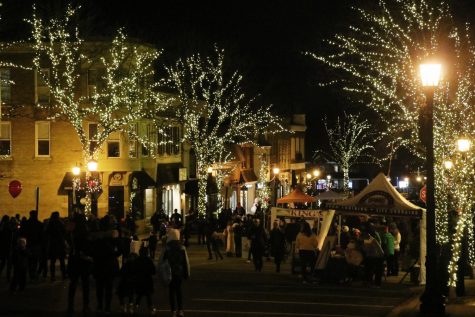 Christmas walks the streets of Hinsdale