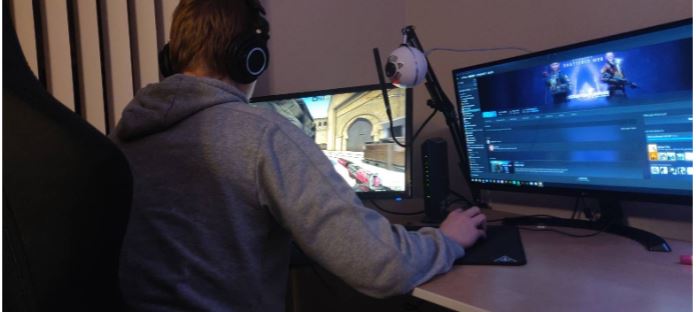 One student finds time to compete in esports while also being a responsible student. 