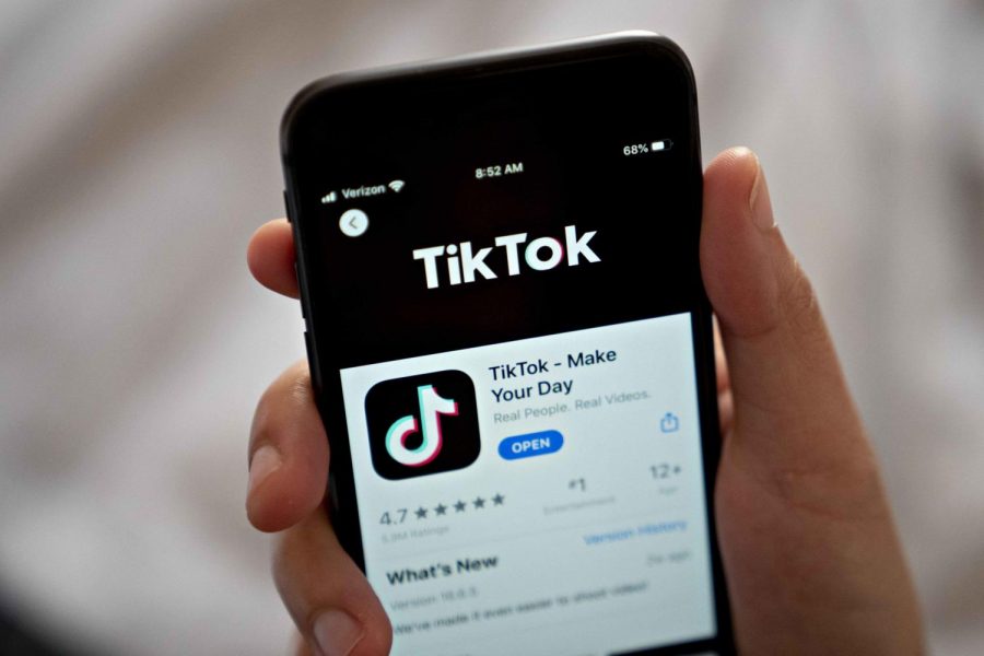 The+popular+app+TikTok%2C+which+enables+users+to+create+and+share+videos%2C+was+purchased+by+an+American+company+Oracle+on+Sept.+14.+