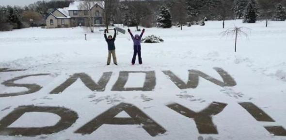 Snow days used to consist of a day off of school to play in the snow, but eLearning has changed that. The snow day on Jan. 26 was a regular day of Zooms, not a day off.