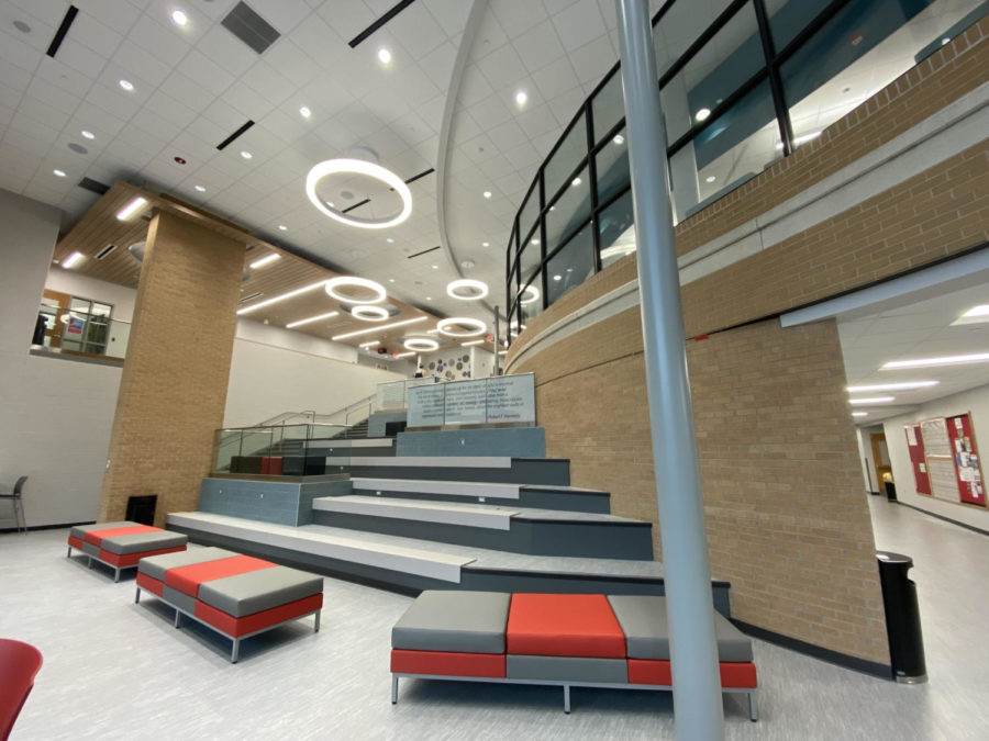 The+Commons-as+Hinsdale+Central+students+call+it-+are+a+place+to+study+and+relax+before+and+after+school.+Teachers+often+hold+their+classes+in+The+Learning+Stairs+for+a+change+of+scenery.+