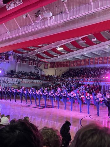 On Friday, Feb 3, Hinsdale Centrals Cheer and Poms team both performed at the pep rally in preparation for Snowcoming. 