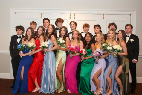 Prom was this past Saturday on April 29 at Union Station in Chicago. Students arrived in style wearing dresses and tuxedos in preparation for a long night. 
