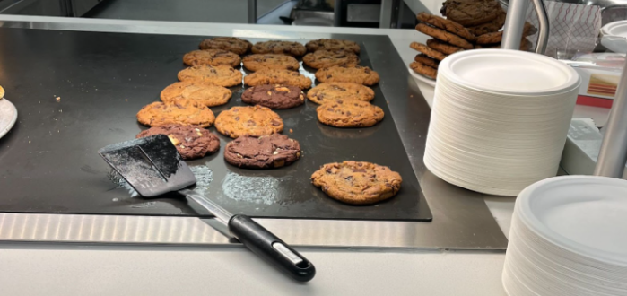 On Nov. 10, chocolate chip cookies were being served on a warm stone for students to enjoy. In minutes, all the cookies were gone. 