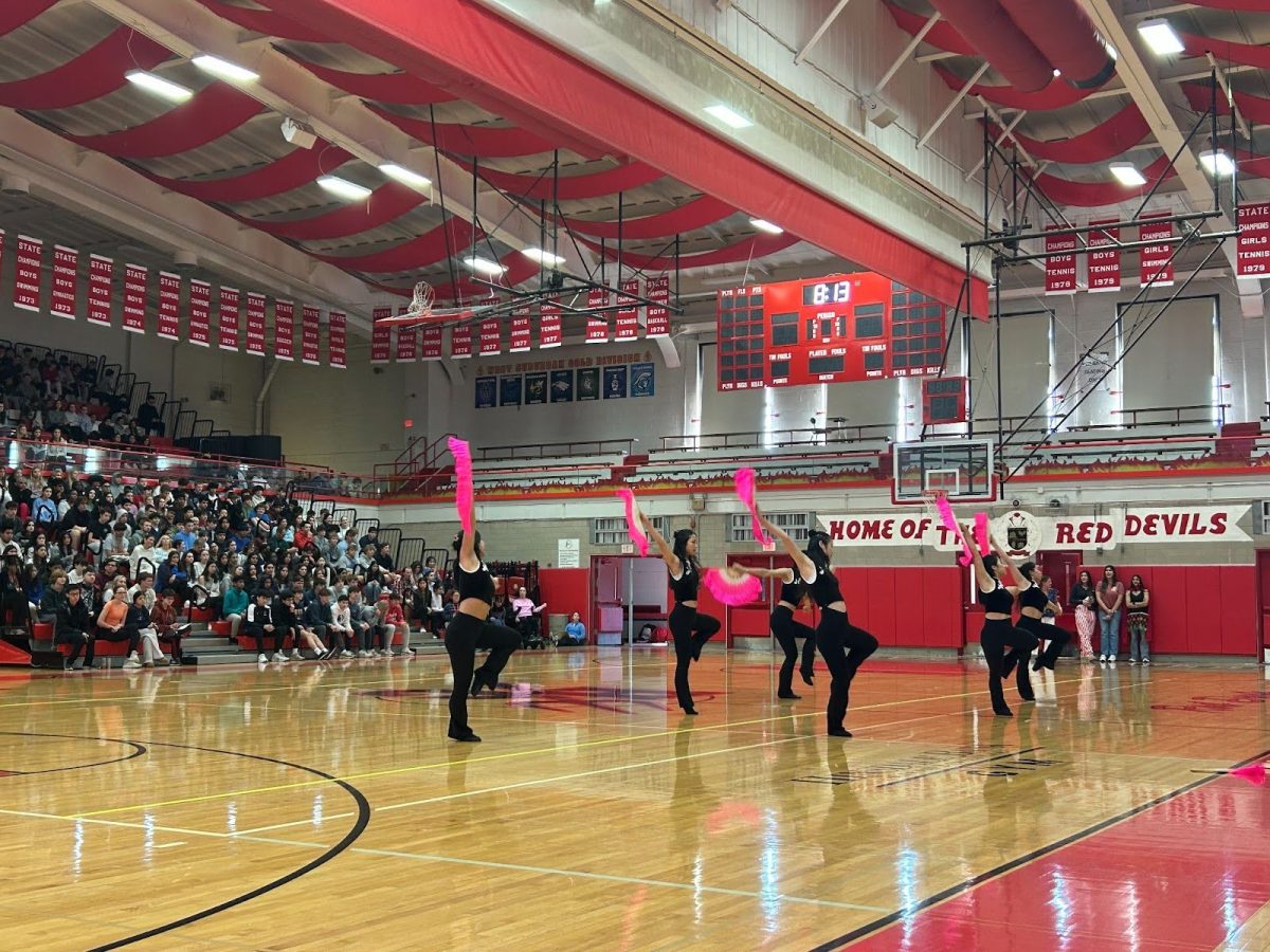 On+Thursday%2C+April+25%2C+the+International+Club+held+their+annual+Cultural+Fair+to+showcase+various+cultural+dances+performed+by+the+student+body.+Students+perform+a+traditional+Chinese+dance+with+pink+fans.