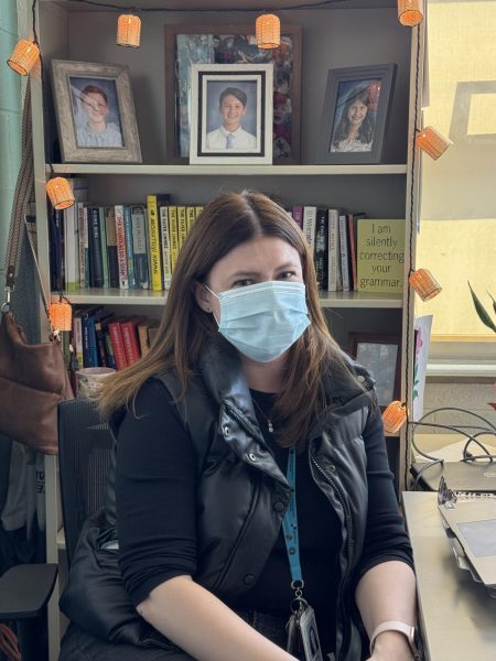 People have started wearing masks in fear of the bird flu. 