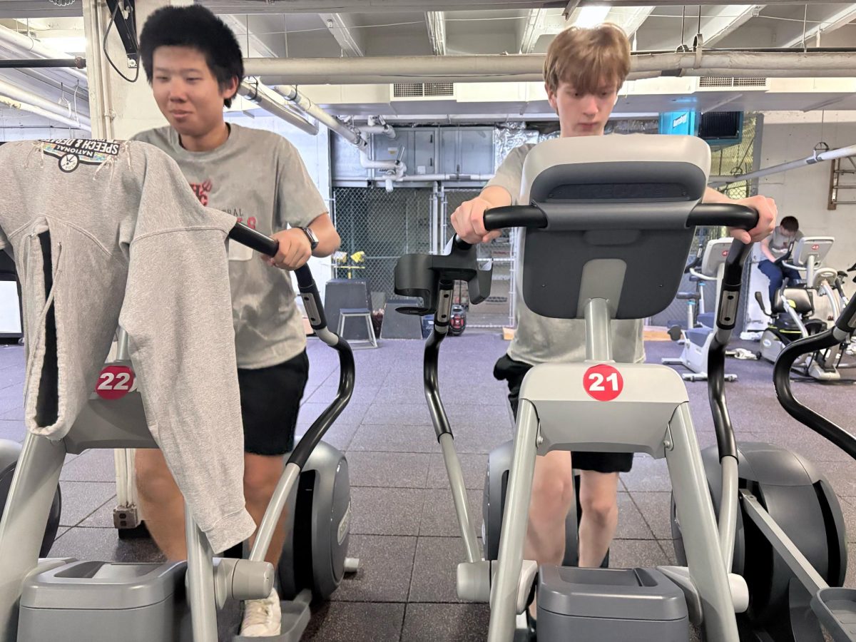 Ernest Zhang, junior, and Lucas Krasuski, senior, exercise during their physical education course, citing different fitness goals they have created for 2026. 